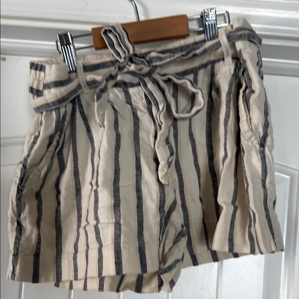 LOFT Striped Cream and Black Women Shorts